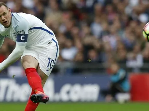 Wayne Rooney bị cầu thủ Malta xỏ háng