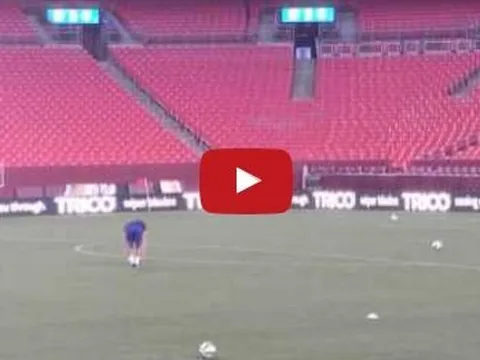 Wayne Rooney và Juan Mata luyện kĩ năng đá phạt