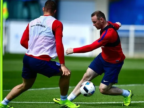 Tập luyện quá tính cực, Rooney lại khiến fan lo lắng