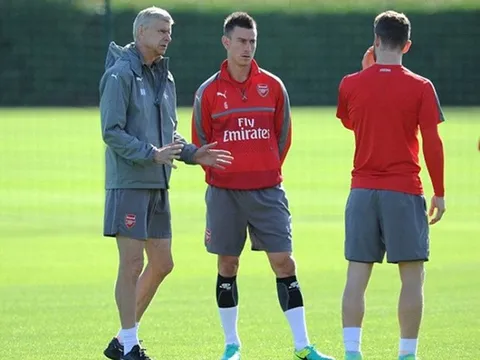 Wenger: Cầu thủ Arsenal phải "máu lạnh" với Costa