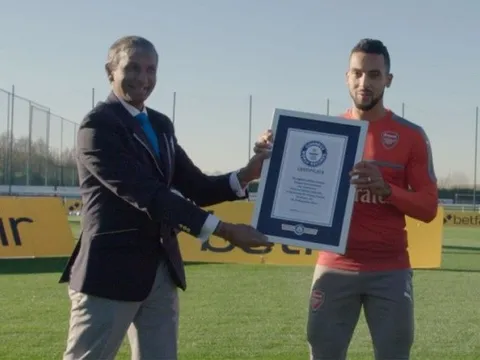 Wenger không tin Walcott lập kỷ lục thế giới