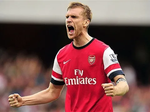 Werder Bremen xác nhận đã nói chuyện với Mertesacker