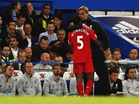 Mất trụ cột, Liverpool đổ lỗi cho người của MU