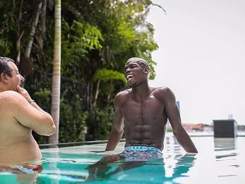 Pogba gặp gỡ 'siêu cò' Raiola, M.U và Real hồi hộp