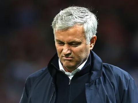 Mourinho 'dằn mặt' BLĐ Man Utd trước derby Manchester