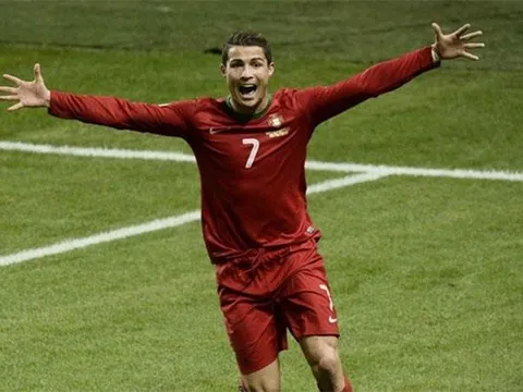 Ronaldo 'nắn gân' đồng đội trước EURO 2016