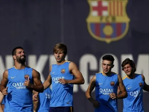 Barcelona một lúc ký liền 2 hợp đồng