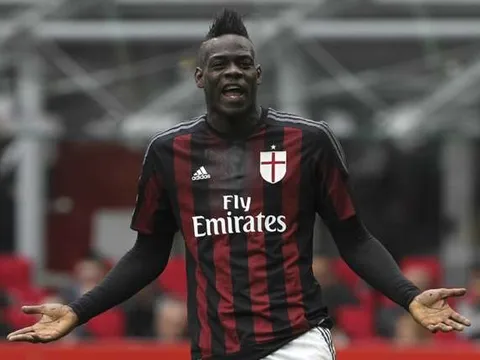 Điểm tin sáng 03/07: Lý do Ibra chọn M.U; Balotelli đòi đoạt... QBV