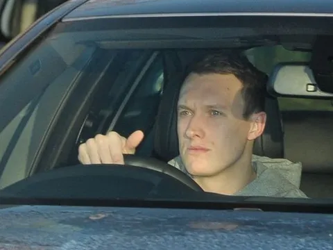 Mourinho chốt xong tương lai Phil Jones
