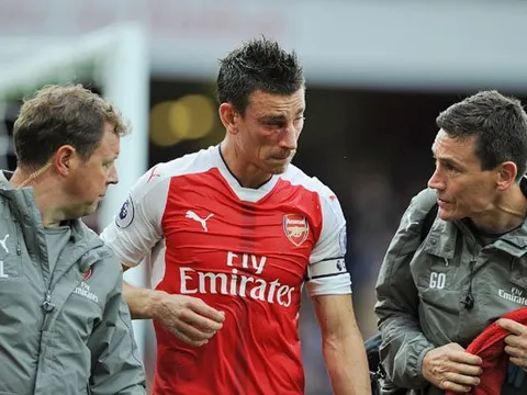 Chiến PSG, Arsenal gặp đại nạn