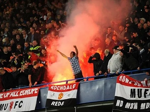 Man Utd chưa đá, CĐV đã nổi sung ở Europa League