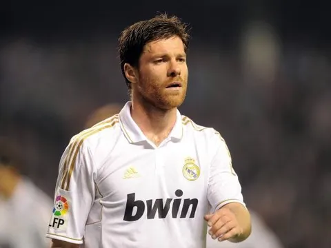 Xabi Alonso khi còn khoác áo Real Madrid