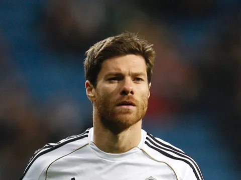Xabi Alonso và những pha xử lý có 1-0-2