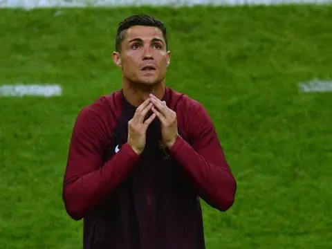 Xác nhận: Ronaldo tiếp tục "ngồi chơi xơi nước" thêm 1 tháng
