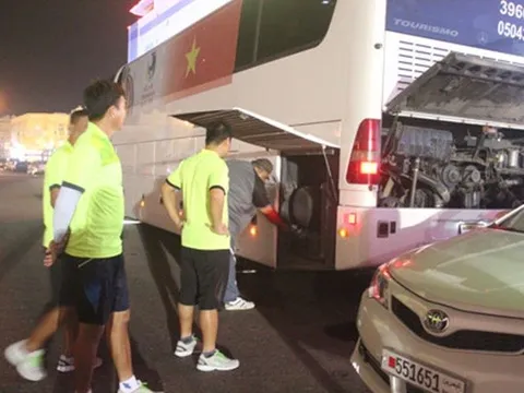 Xe chở đội U19 Việt Nam tại Bahrain bất ngờ bị hỏng
