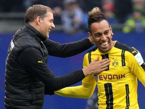Cú hat-trick trong hiệp 1 của Aubameyang trước Hamburg
