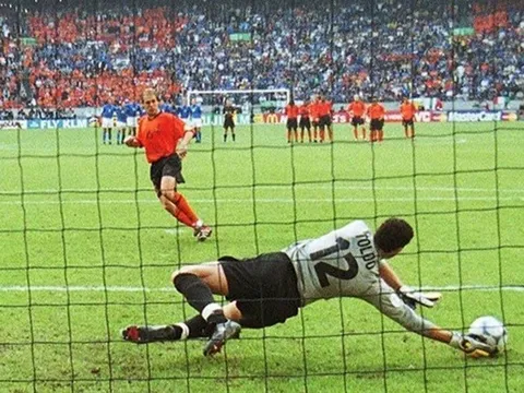 Xem lại loạt luân lưu cân não giữa Ý và Hà Lan ở EURO 2000