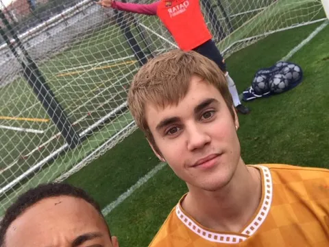 Xem Neymar quẩy cùng Justin Bieber