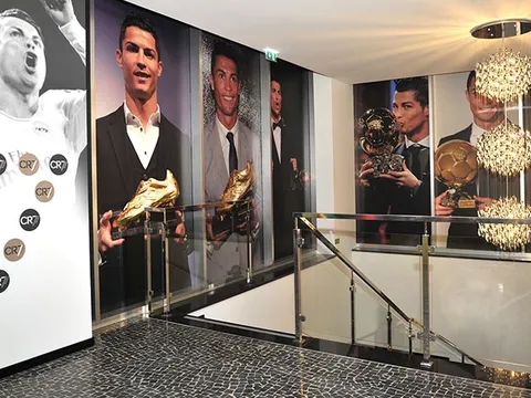 Ý tưởng của anh trai đang giúp Ronaldo kiếm tiền