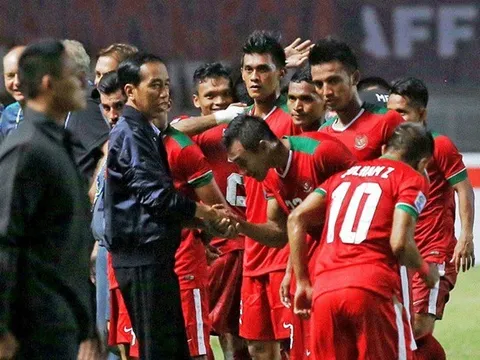Báo Indonesia nhấn mạnh sự khó xử của ông Riedl