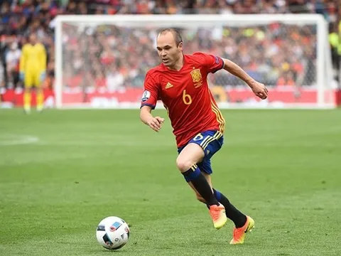 Andres Iniesta lập liền 2 kỷ lục