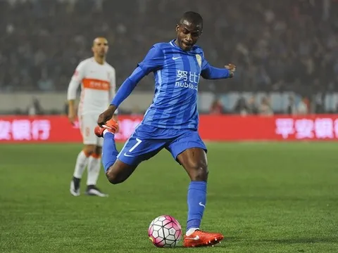 Ramires nổi điên, đòi đấm trọng tài Trung Quốc