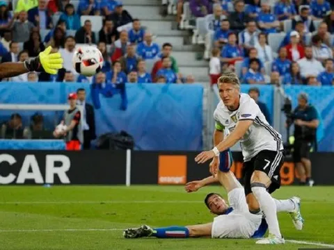 Schweinsteiger cân bằng kỷ lục ra sân tại World Cup, EURO