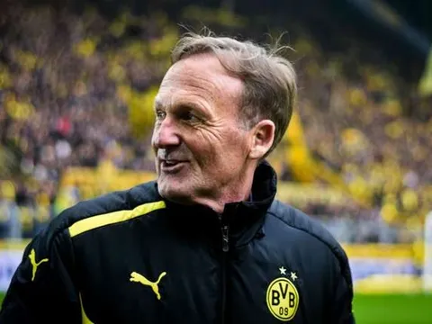 Phía Dortmund lại 'đá đểu' thành Manchester