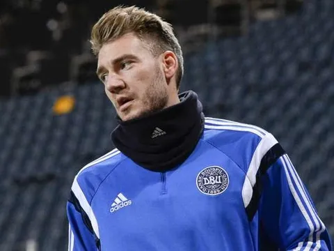CHÍNH THỨC: Bóng đá Anh đón Bendtner, chờ màn so tài Arsenal