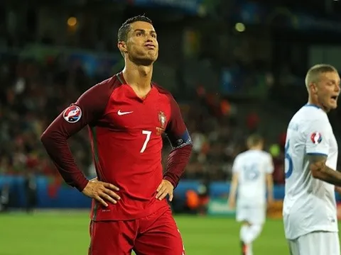 Sốc: Ronaldo lọt ĐHTB loạt trận đầu EURO 2016