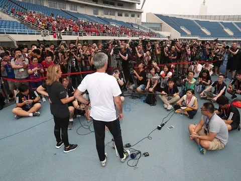 'Chuyến đi bão táp' của Mourinho và học trò