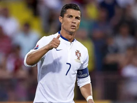 Ronaldo san bằng kỷ lục của Luis Figo