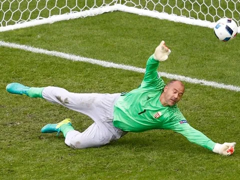 Cầu thủ già nhất EURO 2016 mặc 'đồ ngủ' ra sân