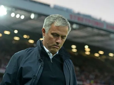 Sốc: Bị đày ải, sao M.U cạch mặt Jose Mourinho