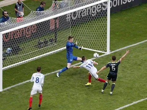 Tranh cãi: Bàn thắng của Jamie Vardy có việt vị?