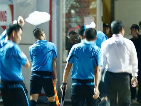 Bạo lực sân cỏ khiến hình ảnh V-League méo mó và xấu xí