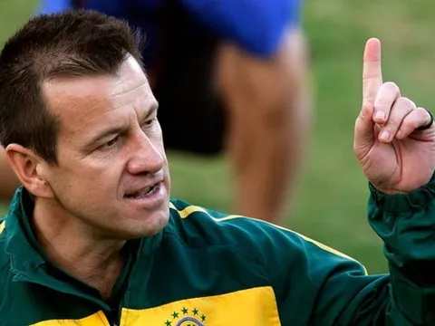 Vì tiền, Dunga đã phá nát Brazil