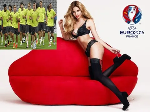 Siêu mẫu nội y cổ vũ ĐT Đức hạ Italia
