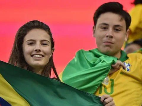 Cận cảnh dàn CĐV nữ “hâm nóng” bầu không khí Copa America 2016