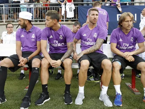 Zidane, 4-4-2 và Bale