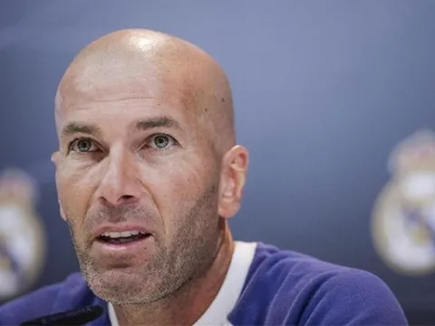 Zidane nổi giận trong phòng thay đồ