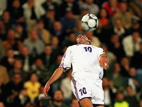 EURO 2000: Zidane – Người "nói chuyện với trái bóng"