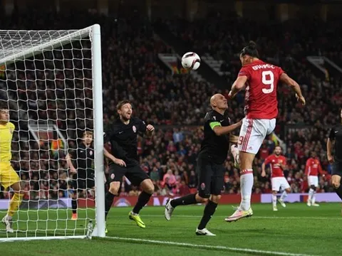 Zlatan Ibrahimovic lập thêm kỷ lục