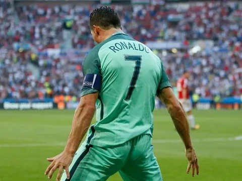 ‘Chết cười’ với màn nổi điên của Cristiano Ronaldo