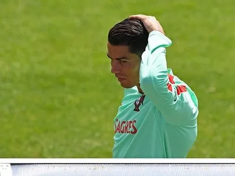 Ronaldo và các đồng đội mặt buồn như đưa đám trên sân tập