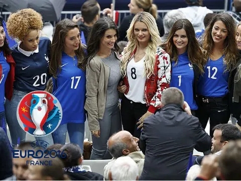 Vợ và bạn gái cầu thủ Pháp gây “náo loạn” sân Stade de France