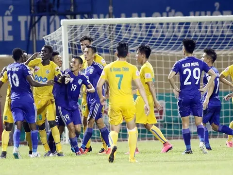 Xứ Thanh "phun mưa" hoa, củ, quả vào Vua sân cỏ