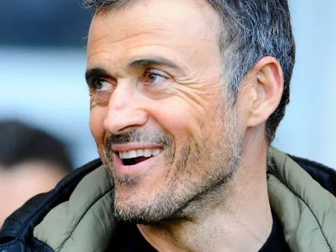 HLV Luis Enrique được Barca tưởng thưởng