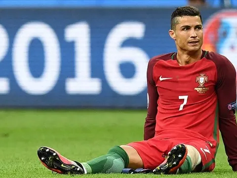 Ronaldo không đá Siêu cúp châu Âu, nói về cơ hội đoạt QBV
