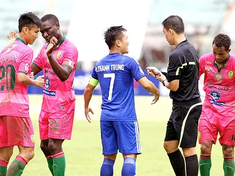Cựu HLV ĐT Việt Nam than trời về công tác trọng tài V-League
